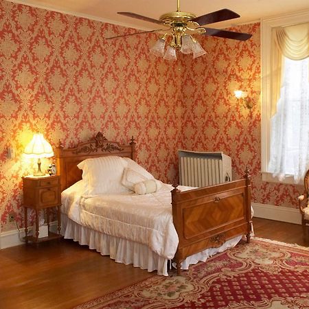 Vrooman Mansion Bloomington Room photo