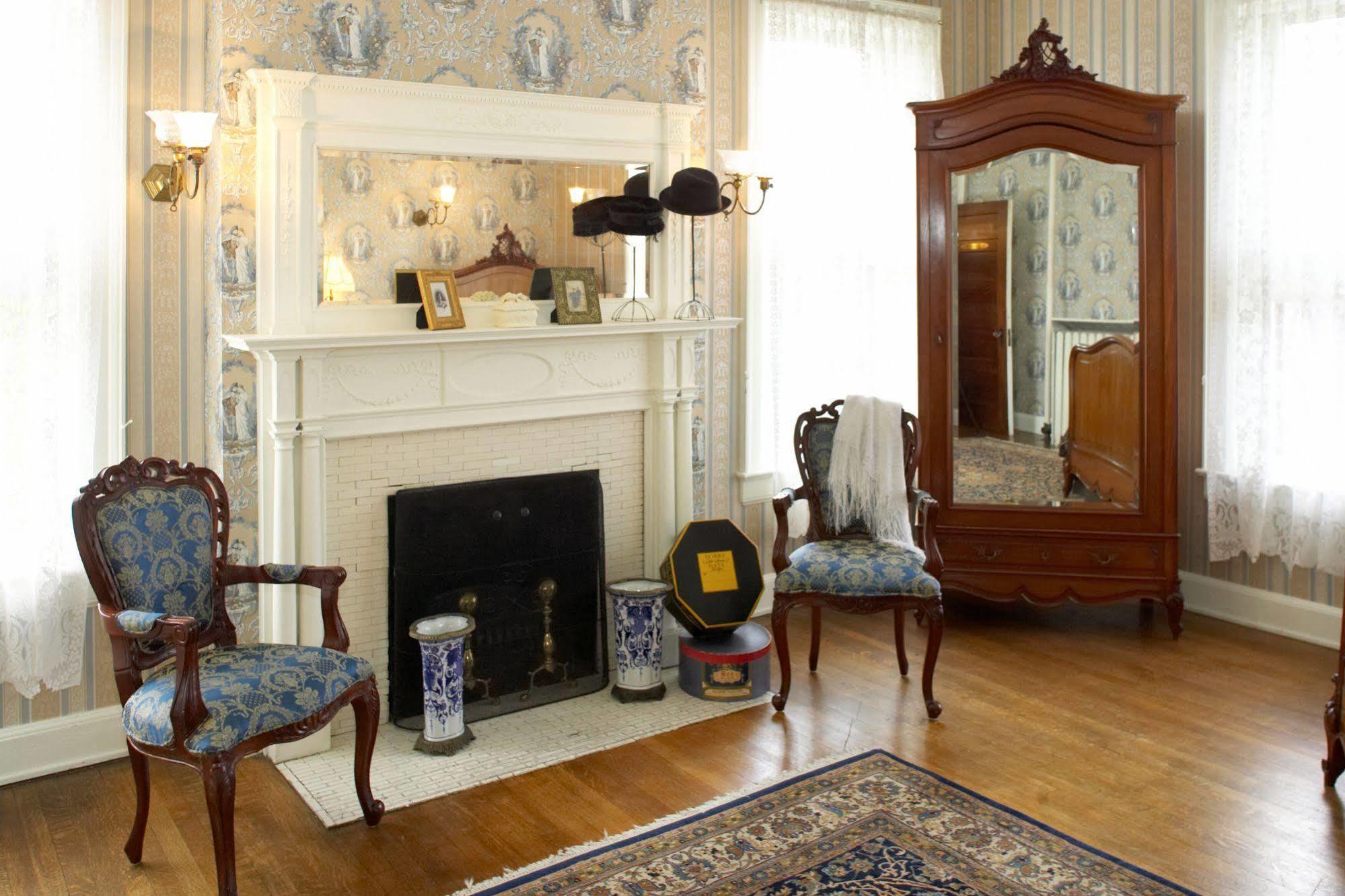 Vrooman Mansion Bloomington Exterior photo