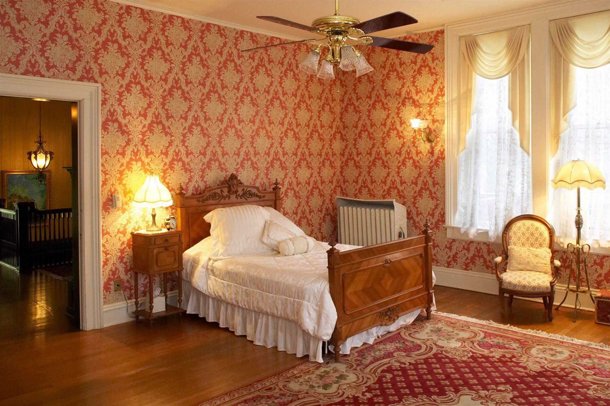 Vrooman Mansion Bloomington Room photo