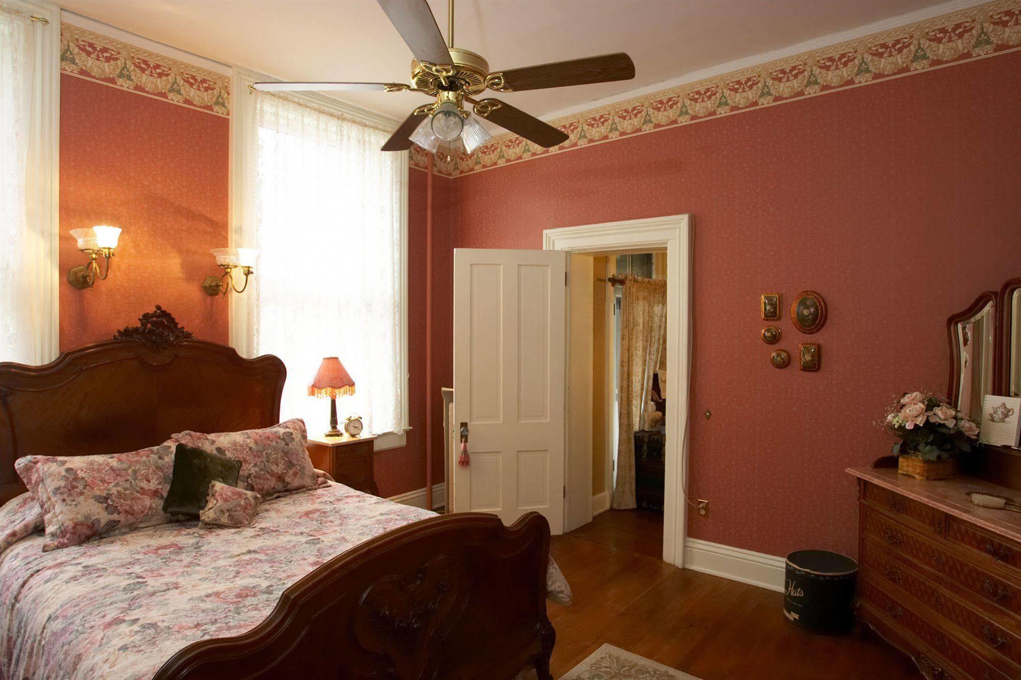 Vrooman Mansion Bloomington Room photo